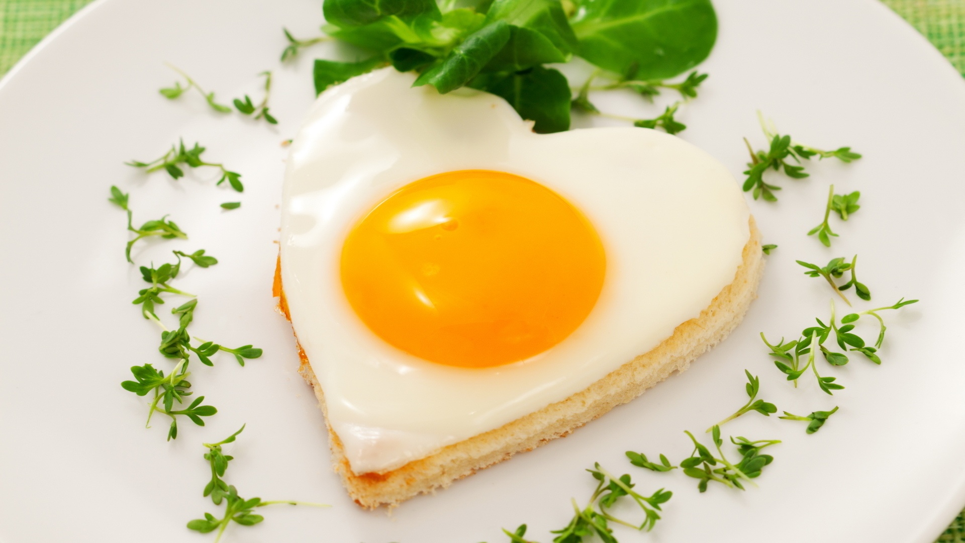 Heart Shaped Egg, A healthy breakfast reduces heart attack risk