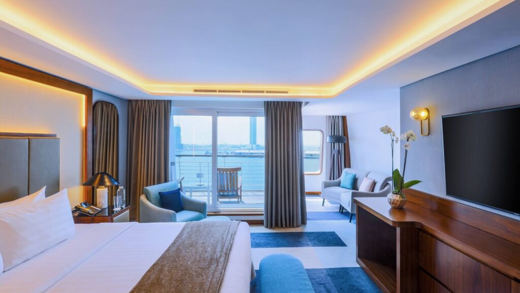 Summer Staycations Aboard the QE2 in Dubai, Healthy Living + Travel